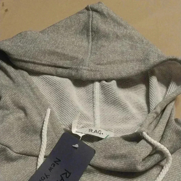 New with Tags! Poncho Rag NYC with Hood One Size - Picture 3 of 4